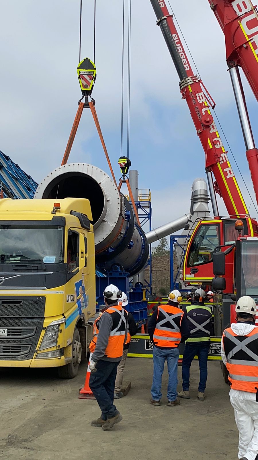 Izaje de equipo industrial con grúa, Montaje Planta de Secado Las Tórtolas